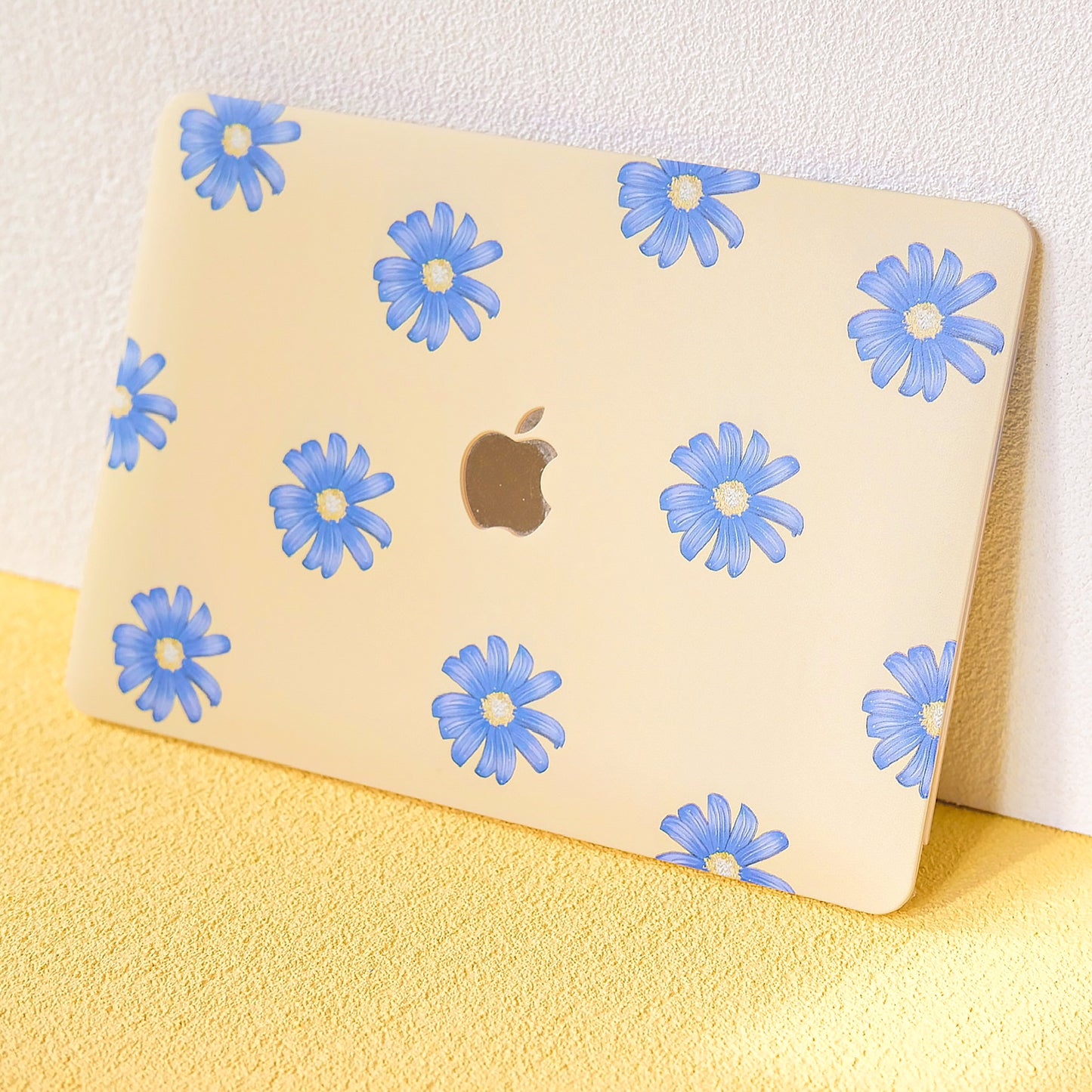 Blue Daisy MacBook Case
